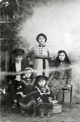 A photograph of immigrant Ida Rehr with her siblings before she left her home in Ukraine to settle in Baltimore