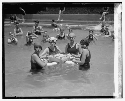 Leisure-class ladies playing a floating game of mah jongg, 1924. Courtesy of Library of Congress, Prints and Photographs Division.