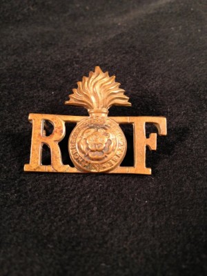 This cap pin, belonging to Simon Soibel, still bears the initials RF, even though the Royal Fusiliers units, the 39th and 40th battalions, were already referred to as the “Jewish Legion.” 1992.154.057