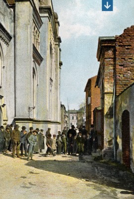 Jewish Street, with the Great Bet Midrash (on the right) and the Great Synagogue (on the left), early 20th century. Collection of Mirosław Ganobis.