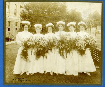 1909 photo of graduating class. Gift of Bobbie Horwitz for the Sinai Hospital Nurses Alumni Association, JMM 2010.20.47. 