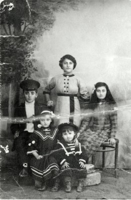 A photograph of Ida Rehr and her family