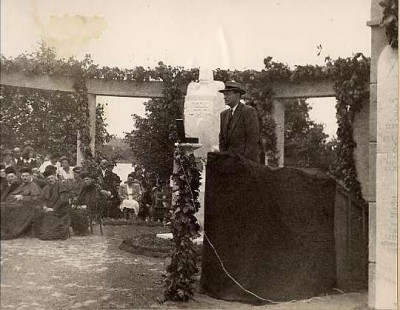 Dr. Joseph Schwartz speaking at a commemoration in Kaposvar, July 6, 1947.  On this site a monument was erected to immortalize the memory of 7000 Jewish martyrs of Kaposvar and Somogy County who were deported and killed.