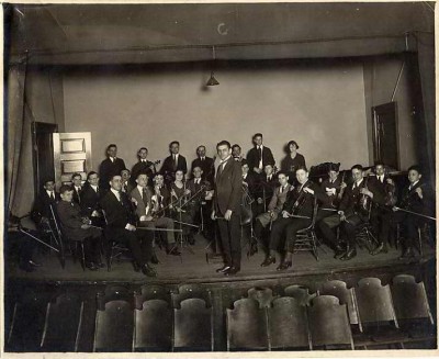 Jewish Educational Alliance Orchestra with Benjamin Klasmer conducting, 1919. JMM 1977.24.1