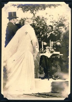 Joseph and Bernice under their floral chuppah with Cantor Weisgal and Rabbi Coblenz, 1931. Anonymous gift. JMM 1998.47.4.83
