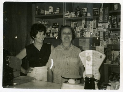  Faye Hershcovitz Zeller and friend behind the counter at Zeller’s Meat Market and Deli. JMM 2006.4.103