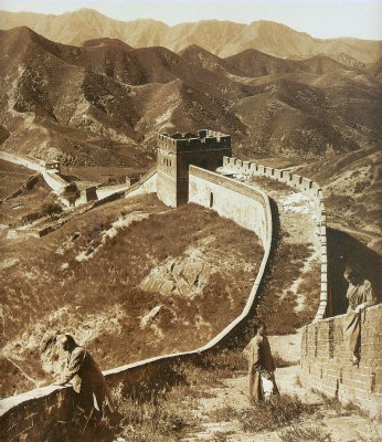 The Great Wall of China, 1907. Photo by Herbert Ponting.
