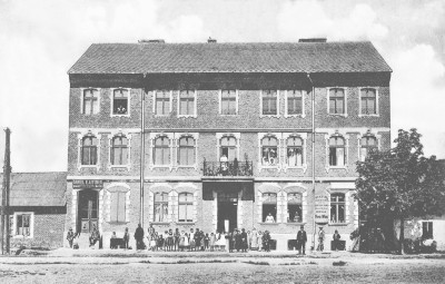 Hotel Schmeidler, 1912. Courtesy of Miroslaw Ganobis. Image from A Town Known as Auschwitz.