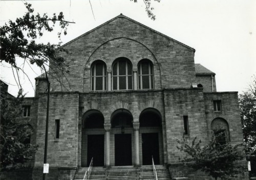 Photograph of the Beth Am main entrance which fronts onto Eutaw Place. (JMM 1996.010.073)