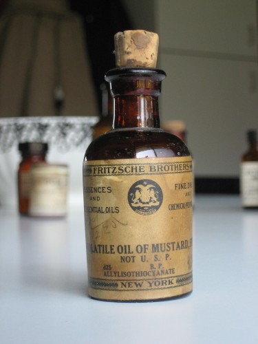 "Fritzche Brothers. Essences and Essential Oils. Fine Drugs and Chemcial Preparations. Volatile Oil of Mustard." JMM L2015.18.5