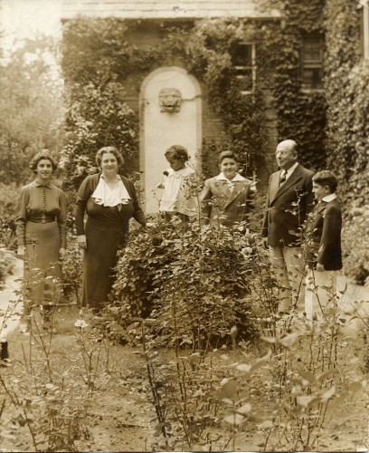 The Rosenbaum family of Cumberland, c. 1935. Courtesy of Louise Miller, Simon and Stuart Rosenbaum, Frederika Rosenbaum Krall, and Morris Rosenbaum, L2000.109.28.