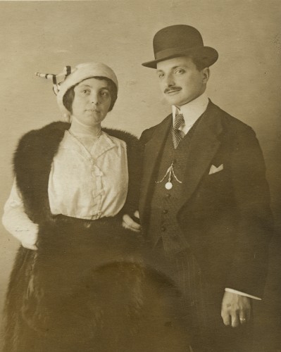 Theo and Hilda Weil, February 9, 1915, soon after their marriage in Freiburg. Courtesy of Brenda Mandel, L2002.103.1124.